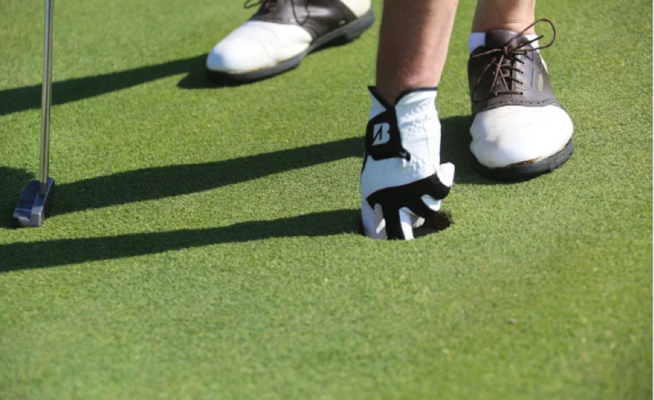 Buy excellent quality golf shoes for playing golf on the course